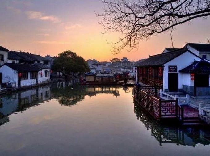 “杀人犯”事迹写入教科书,被当英雄18年,东窗事发判无期